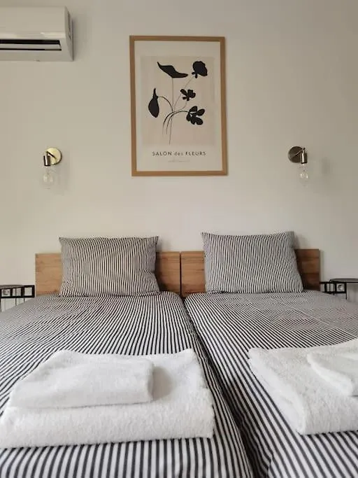 The Courtyard 2Bdrm Apartment 索菲亞 0*,